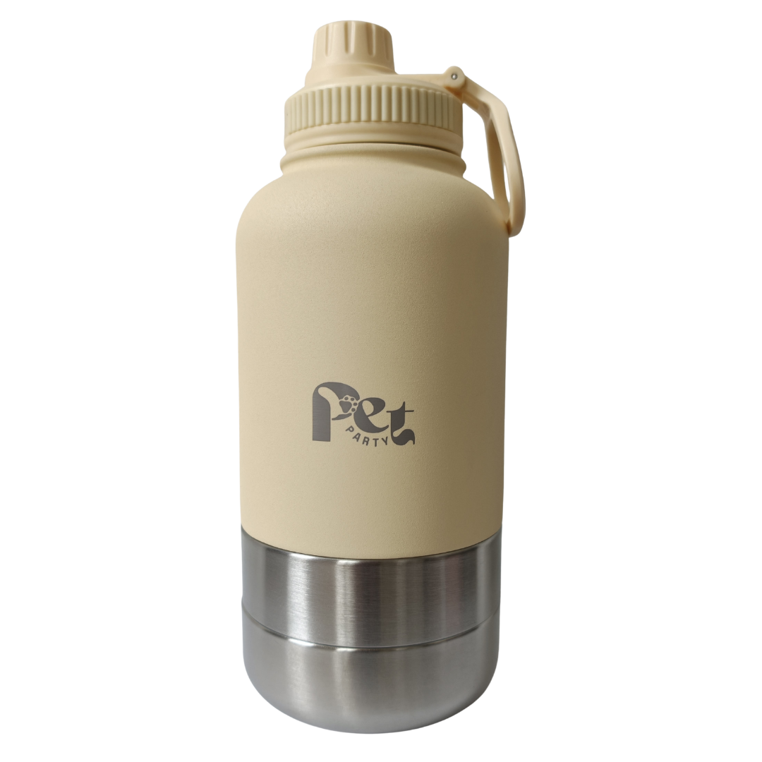Gele 3-in-1 RVS drinkfle met twee bakjes voor water en voer voor onderweg. Leuk voor de zomer wandelingen.