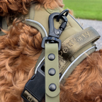 Close-up van Khaki harnas en bevestigde riem